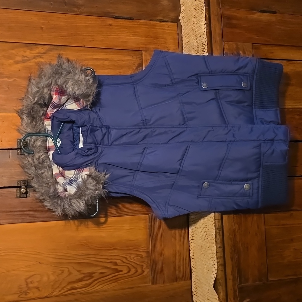 Maurices navy winter vest size medium